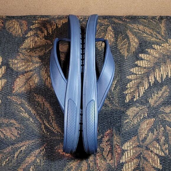 Unisex CROCS Classic II Navy Flip Flops- Size M5/W7 - Picture 3 of 6